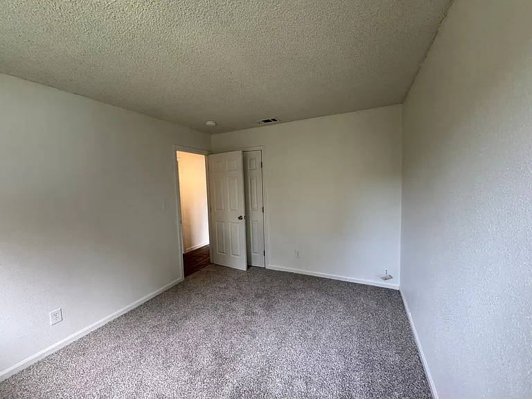1661 Juneau Ct — Photo 8