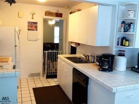 5th image of 568 Kensington Ave