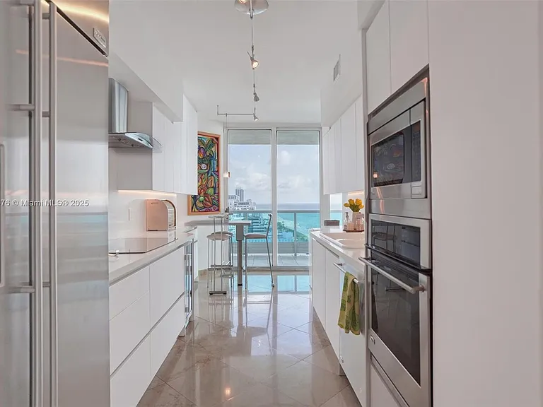 5025 Collins Ave #2107 — Photo 18