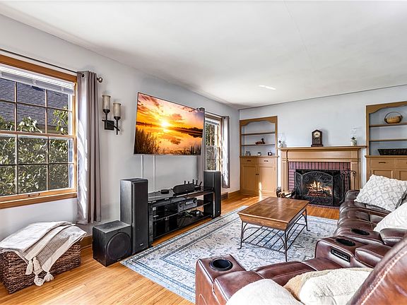 5th image of 442 E Main Street