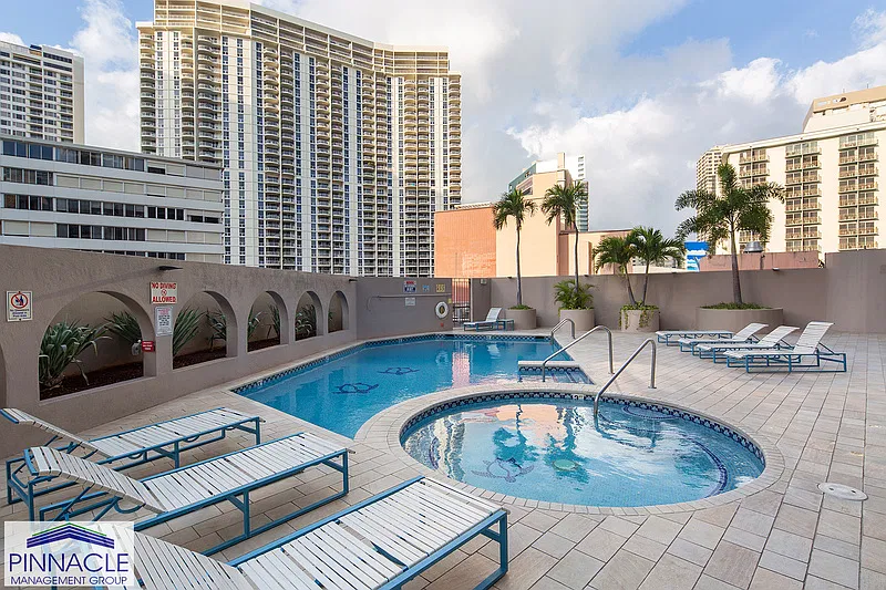 2 bed, 2.0 bath, 1096 sqft, $4,300 — Photo 4