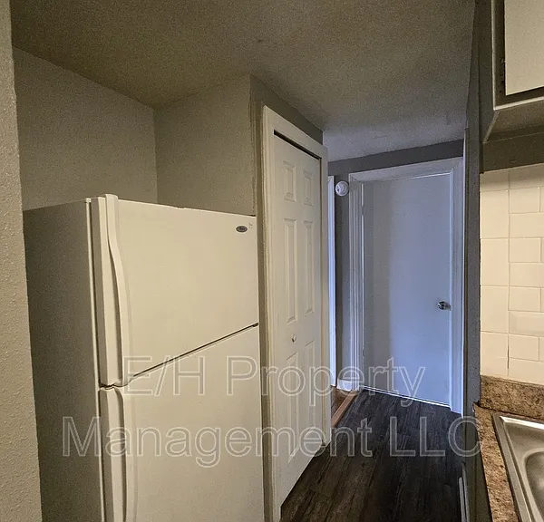 1010 E 8th St N — Photo 9