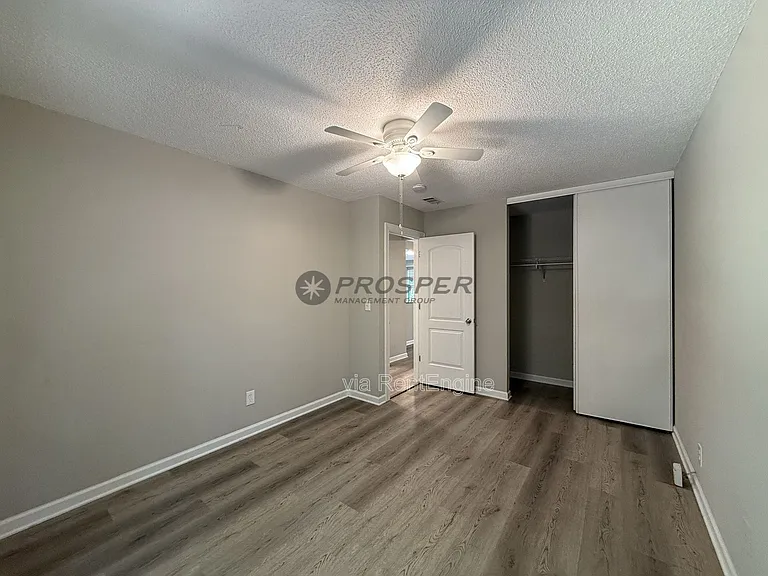 1047 Oakcrest Dr — Photo 15
