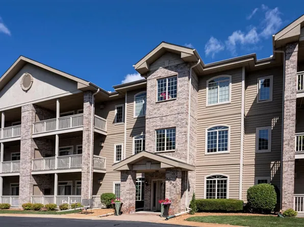 13070 West Bluemound ROAD #212, Elm Grove, WI 53122