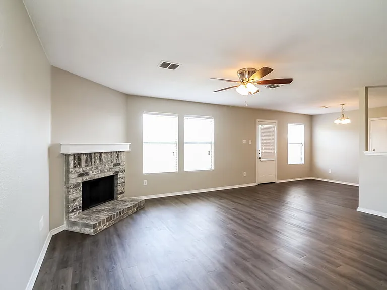 717 Lovern St — Photo 2
