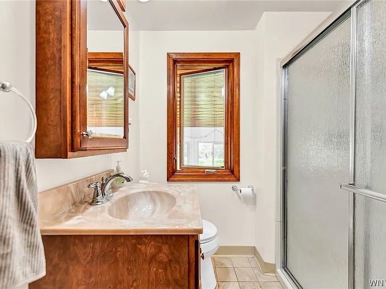252 Royal Pkwy E — Photo 19