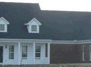 682 Freedom Ln, Leonard, MI 48367