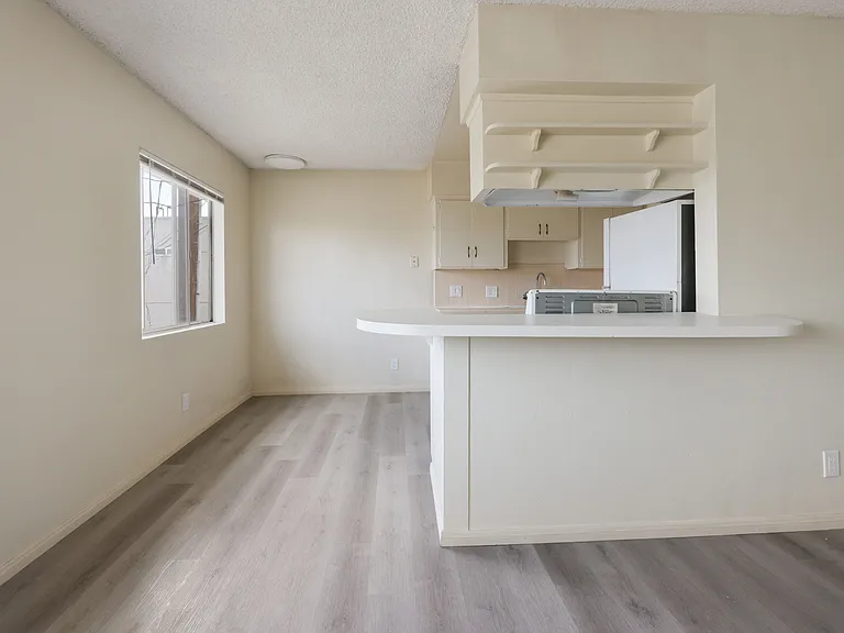 3877 Menlo Ave #10 — Photo 9