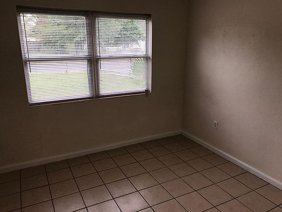 4th image of 404 Forest Park Dr