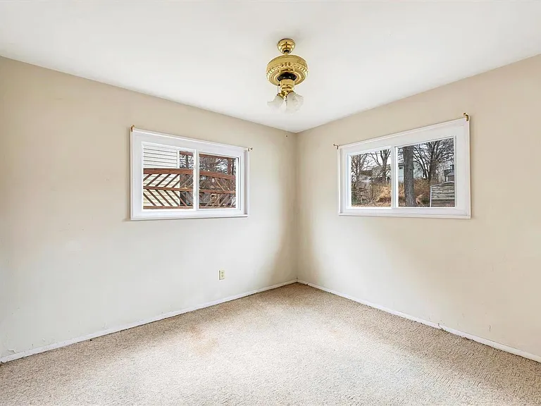 209 Lindy Blvd — Photo 13