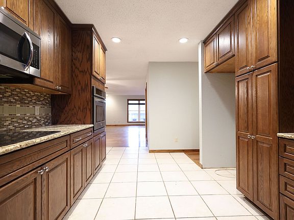 5th image of 722 Smalley Dr