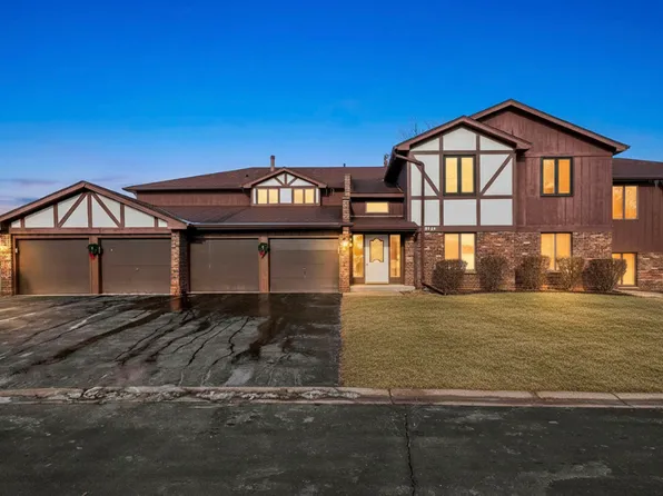 9748 Mill Dr E APT 2E, Palos Park, IL 60464