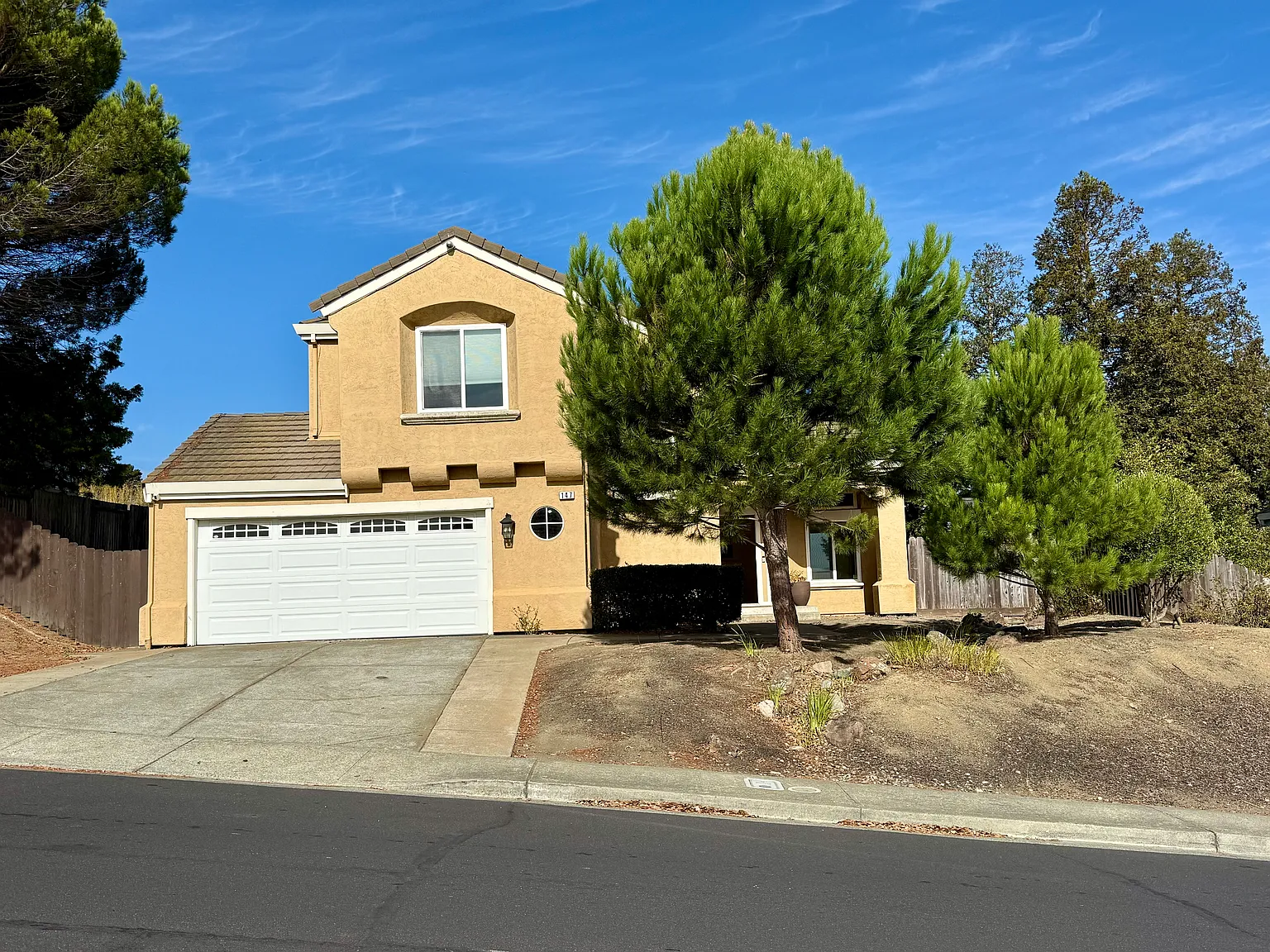 4 bed, 2099 sqft, $3,900 — Photo 2