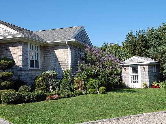 2nd image of 225 E Chop Dr
