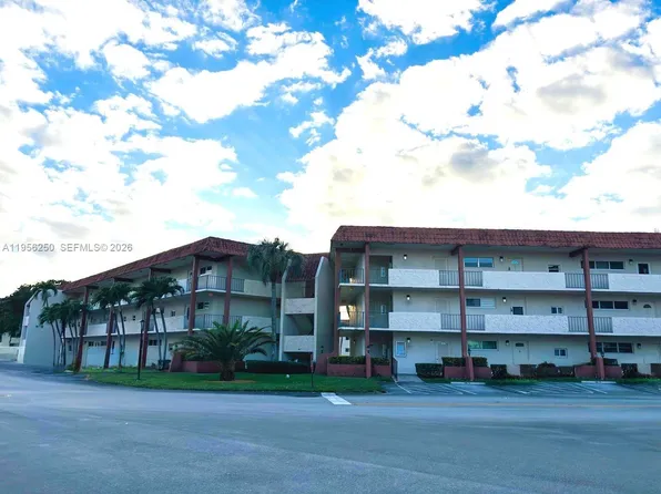 411 S Hollybrook Dr APT 305, Hollywood, FL 33025