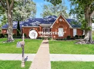 432 Leaf Trail Ln, Cordova, TN 38018