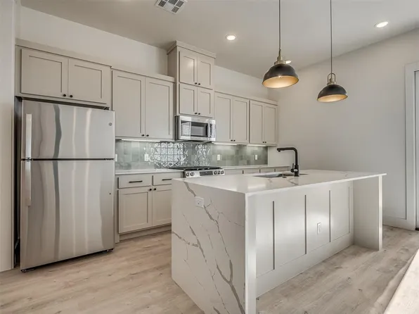 401 W Main St, Edmond, OK 73003