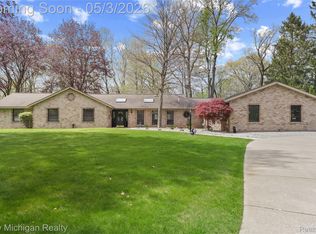 33733 Braebury Rdg, Farmington Hills, MI 48331