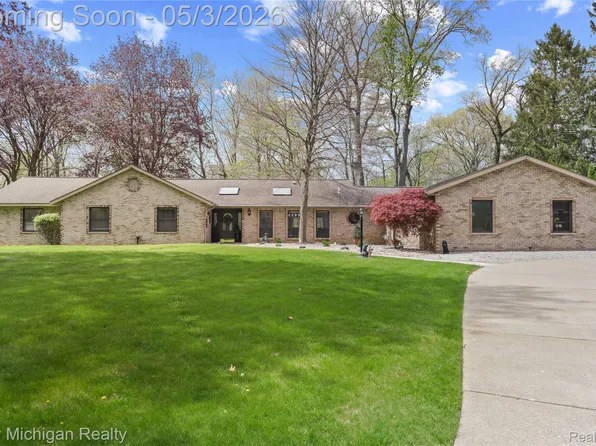 33733 Braebury Rdg, Farmington Hills, MI 48331