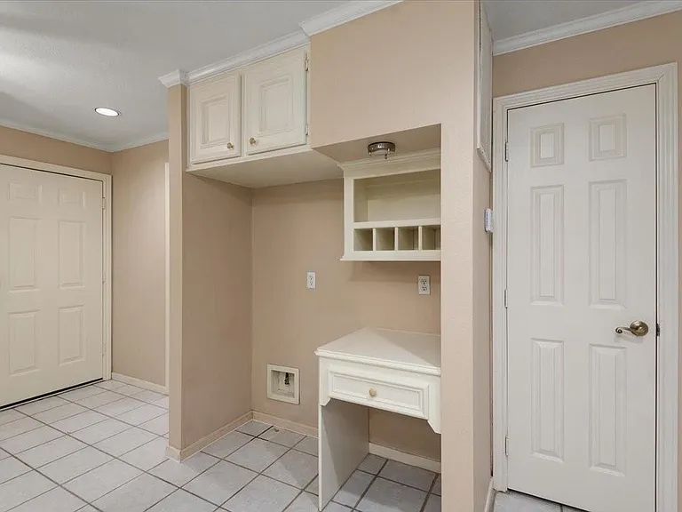 14151 Buckingham Ln — Photo 10