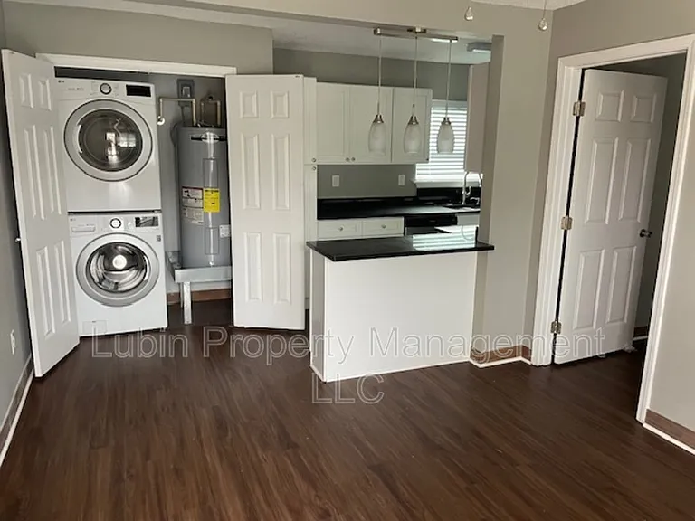 1616 Monroe Ave #7 — Photo 5