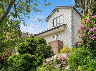 8221 19th Ave NE, Seattle, WA 98115