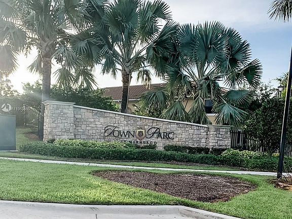 3rd image of 9571 S Town Parc Cir S