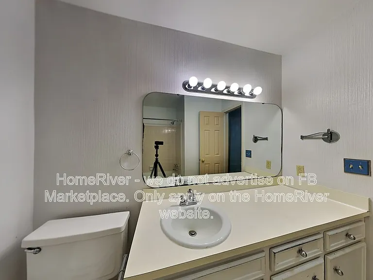889 Twin Lakes Dr — Photo 16