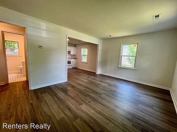 4th image of 1015 Fairway Dr NW