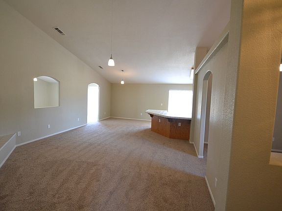 4th image of 1006 Breakers Ct