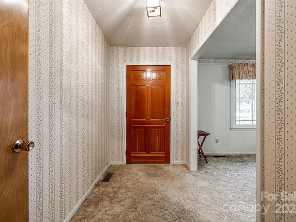 4th image of 3808 Pine Cove Dr
