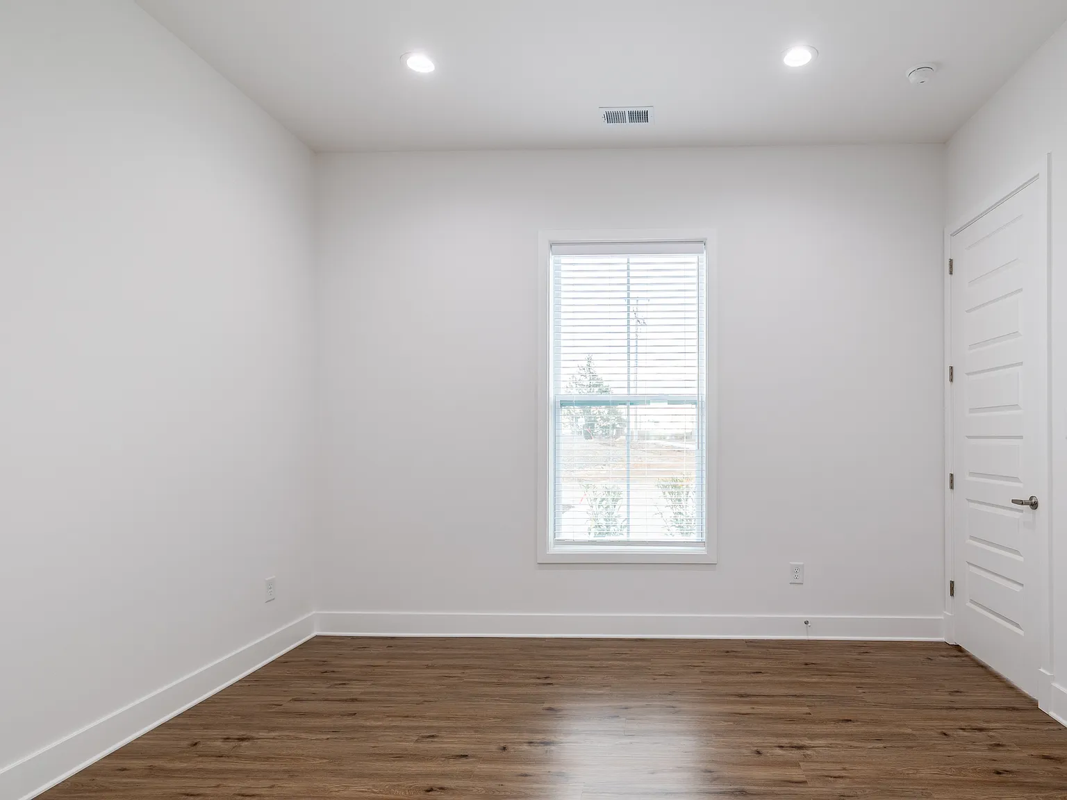 2 bed, 1080 sqft, $1,650 — Photo 3