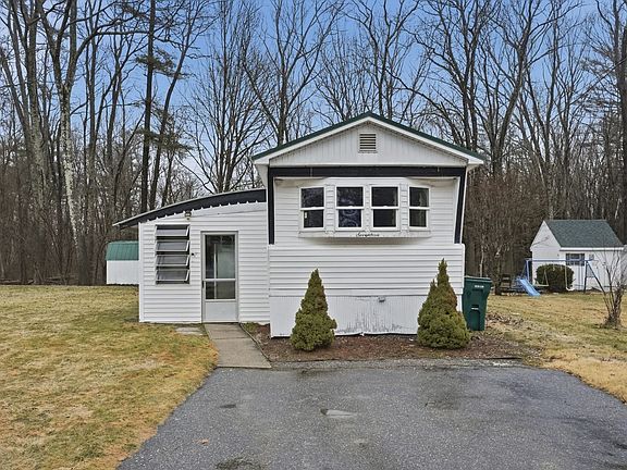 2nd image of 17 Conestoga Trl