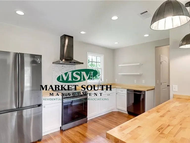 326 Columbus Dr — Photo 9