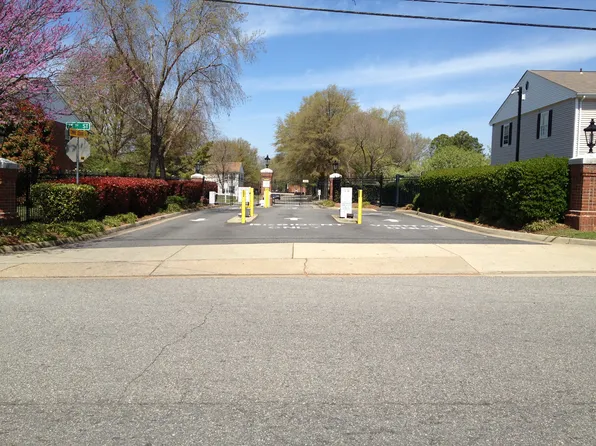 10 Towne Square Dr, Newport News, VA 23607