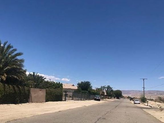 Exterior Neighborhood (street photo)