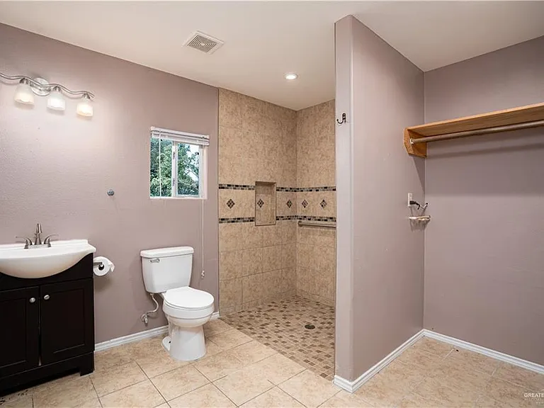 2202 Ella St — Photo 26