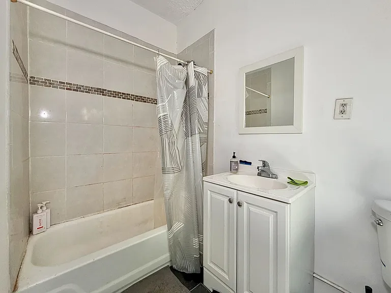 16 Erie St #2 — Photo 17