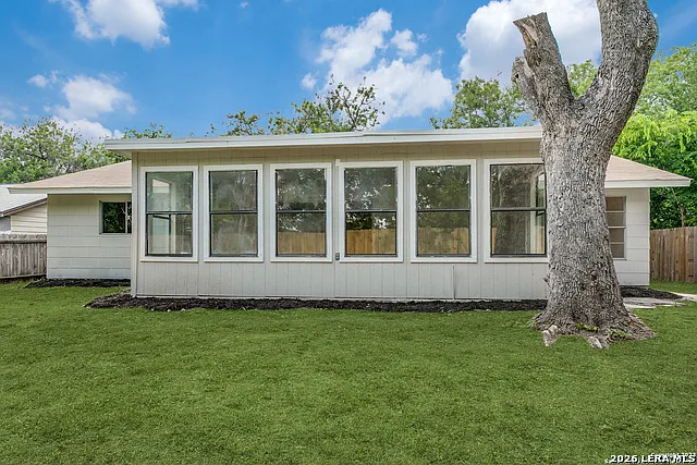 8214 Banbury Dr — Photo 27