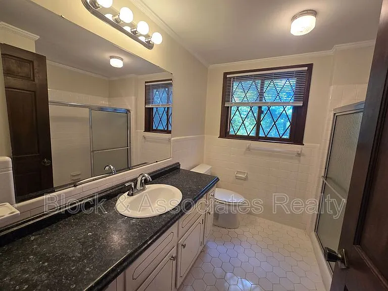 1194 Ingram Dr — Photo 15