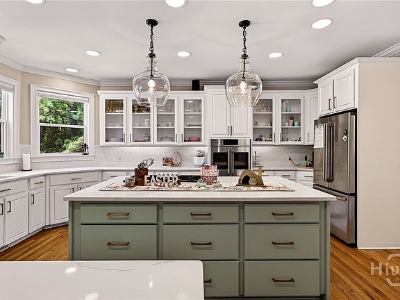 4th image of 121 Greenview Drive