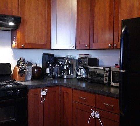 Kitchen, beautiful newer cabenets