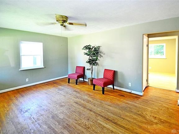 4th image of 2920 California Ave