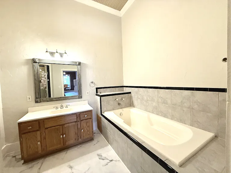 126 W Main St #B — Photo 14
