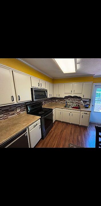 1st image of 204 Fairway Dr