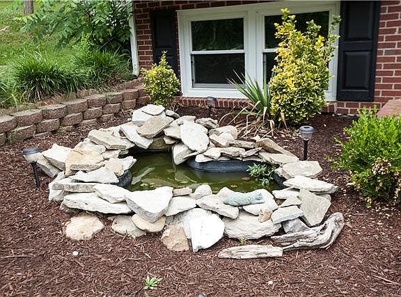 2nd image of 1252 Cloverdale Dr