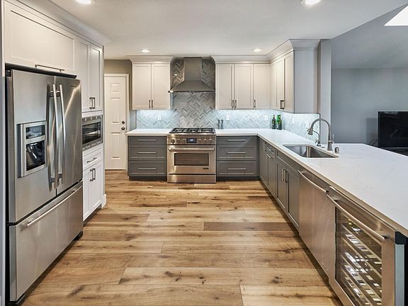 5th image of 554 Gaundabert Ln