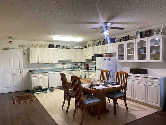 4th image of 208-4514 54th Ave #208