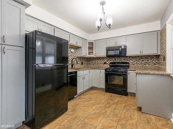 3rd image of 6256 N Hoyne Ave #D