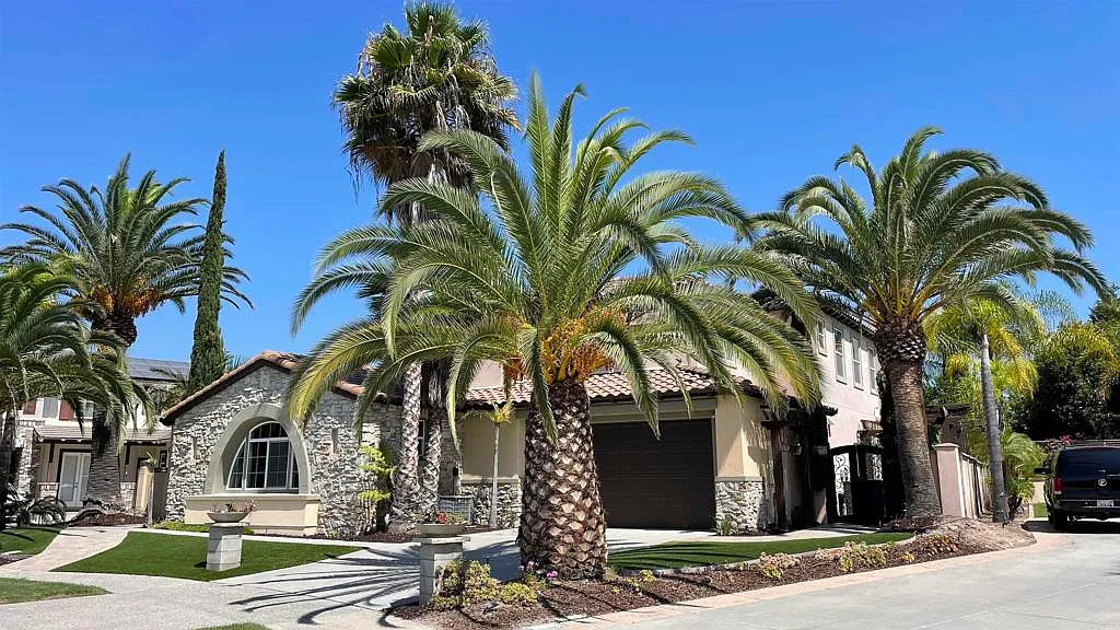 5 bed, 4057 sqft, $6,750 — Photo 3